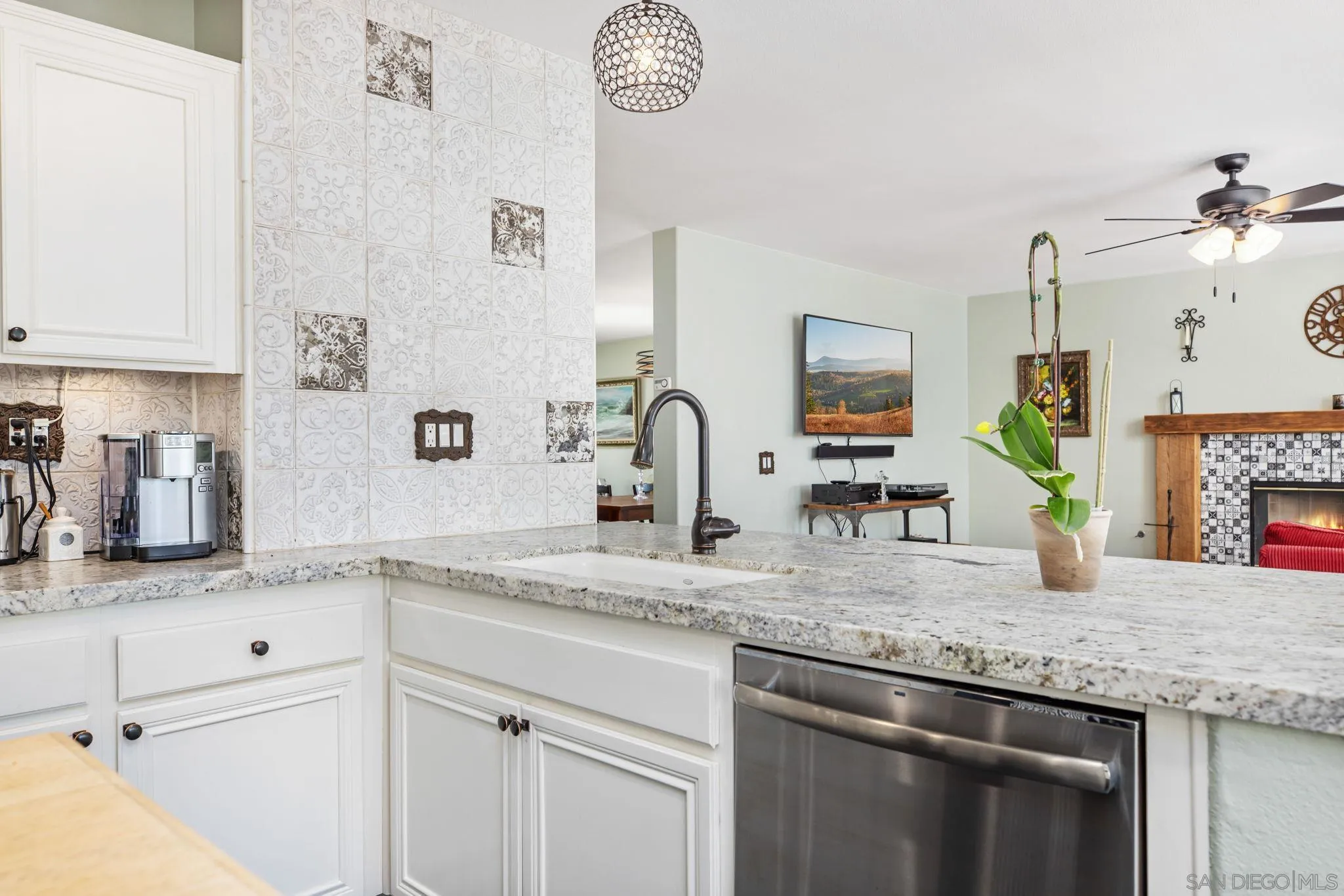https://cdn.realtyfeed.com/cdn/127/250036891/94d51b75deafd04b6f6cf75f16e2184a.webp