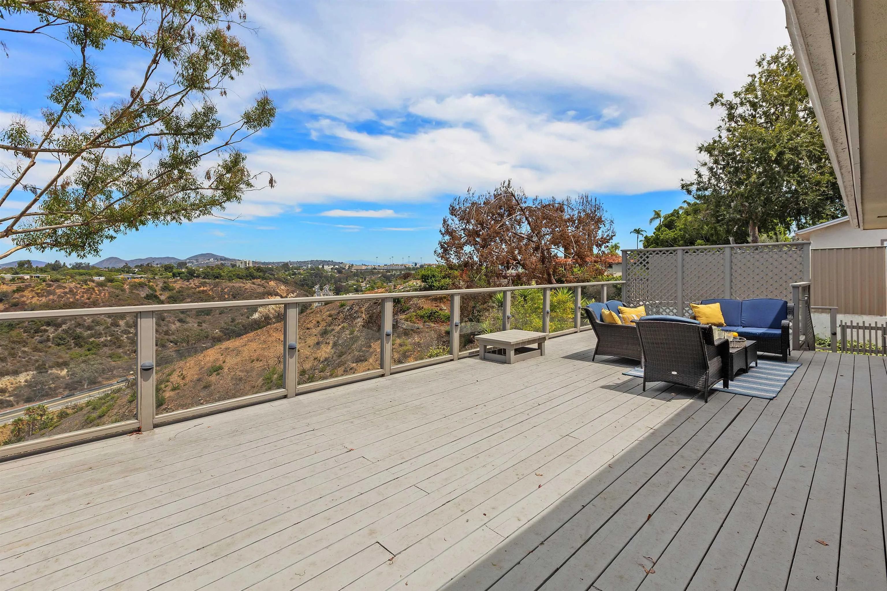 https://cdn.realtyfeed.com/cdn/127/250036892/98d2c176037a481695895c629cf804f0.webp