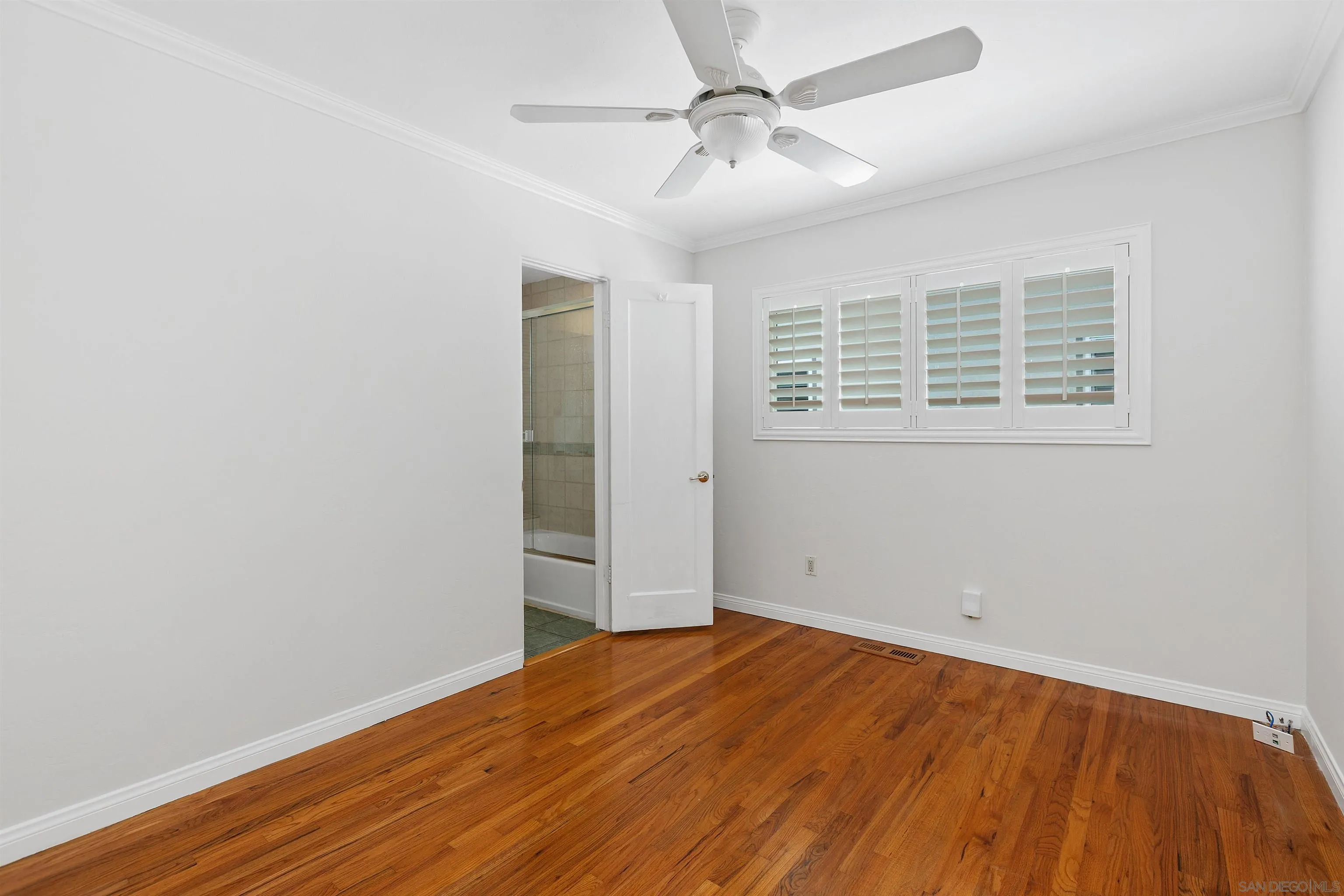https://cdn.realtyfeed.com/cdn/127/250036892/f81d3acbf8a744113a484a7a1e5196dc.webp