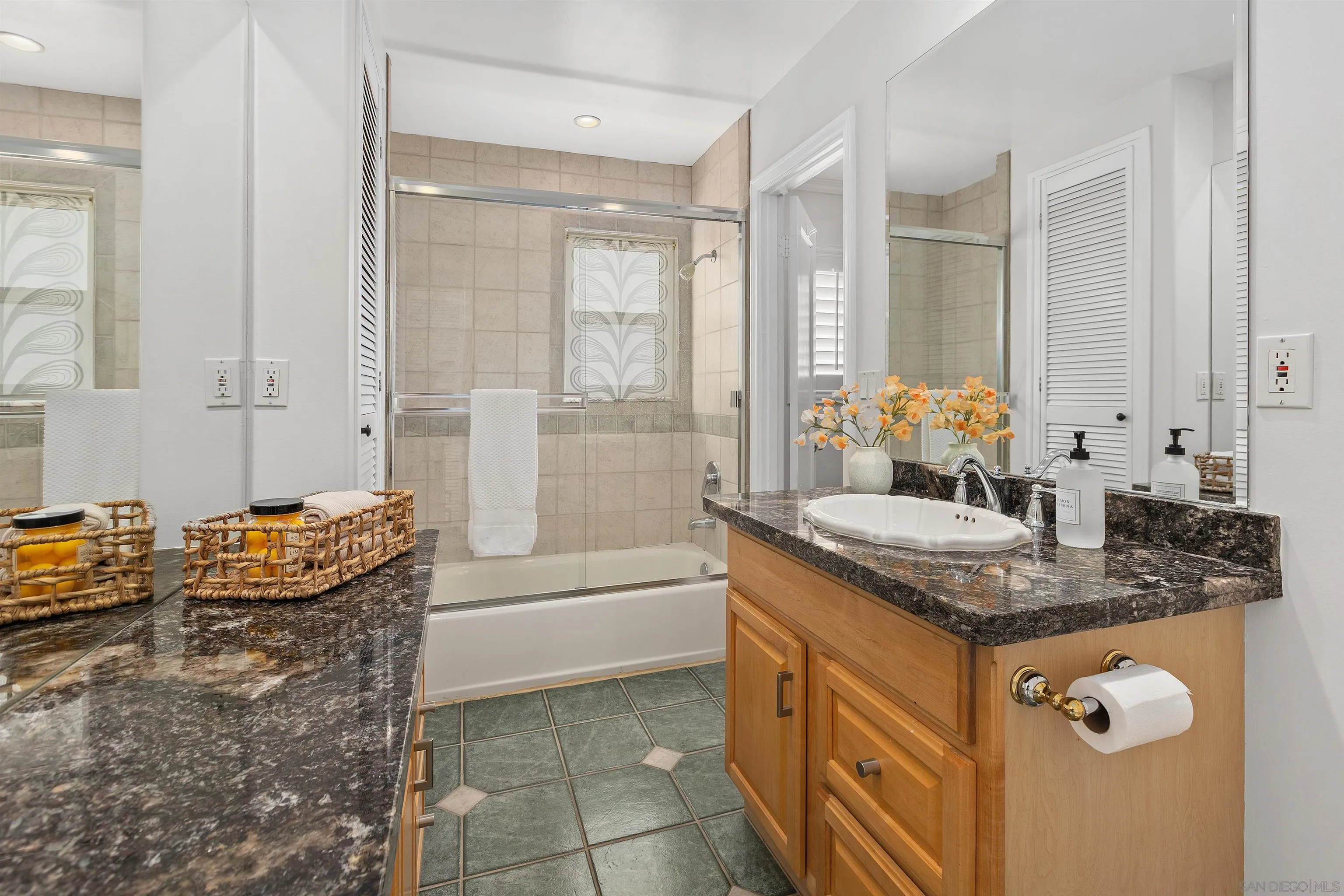 https://cdn.realtyfeed.com/cdn/127/250036892/ff2558947023986986897996fc904d60.webp