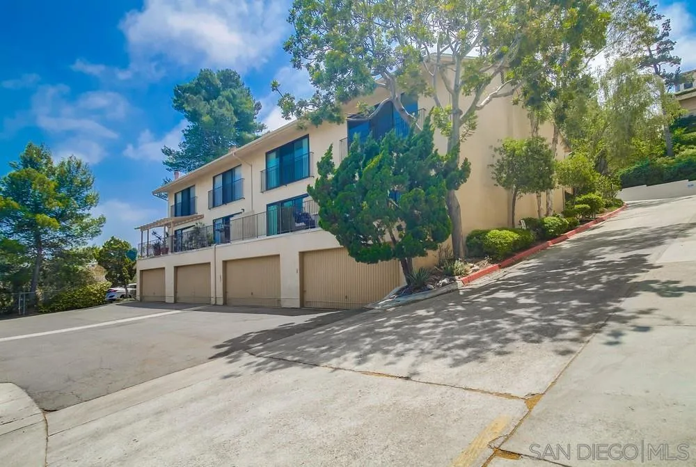https://cdn.realtyfeed.com/cdn/127/250036893/7c99cce320331622c233941117db3ef2.webp