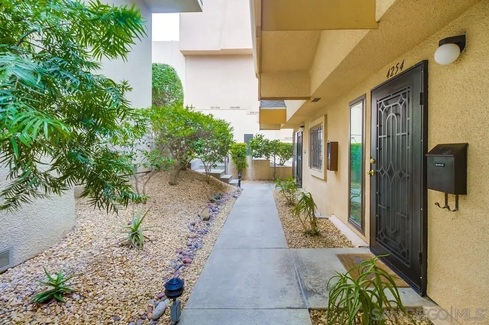 https://cdn.realtyfeed.com/cdn/127/250036893/8289e302b60c0077176ca5b9359782c6.webp