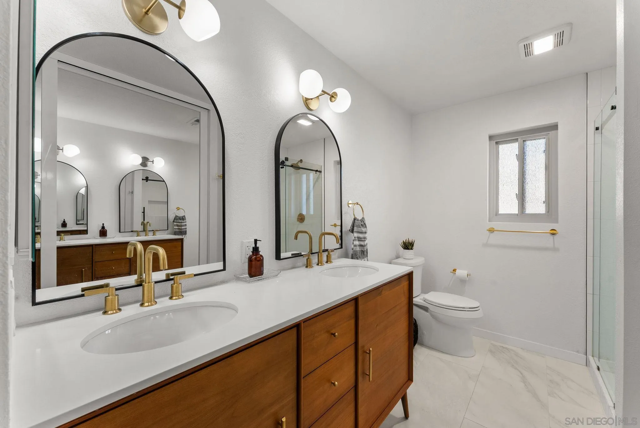 https://cdn.realtyfeed.com/cdn/127/250036894/7ce127b411d3ec82abba437a00df614a.webp