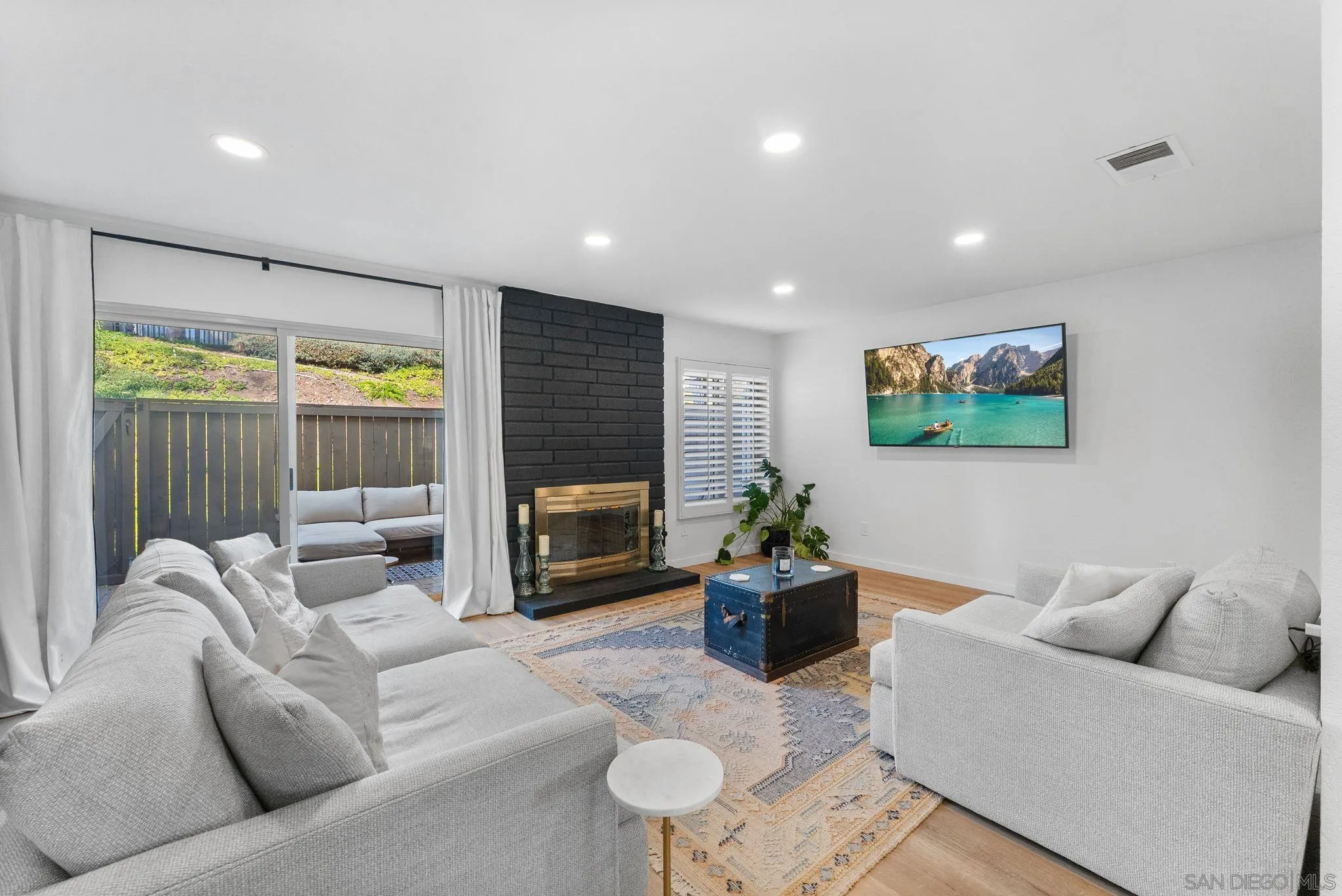https://cdn.realtyfeed.com/cdn/127/250036894/8f480bf93079a021144ff5b1a957cf23.webp
