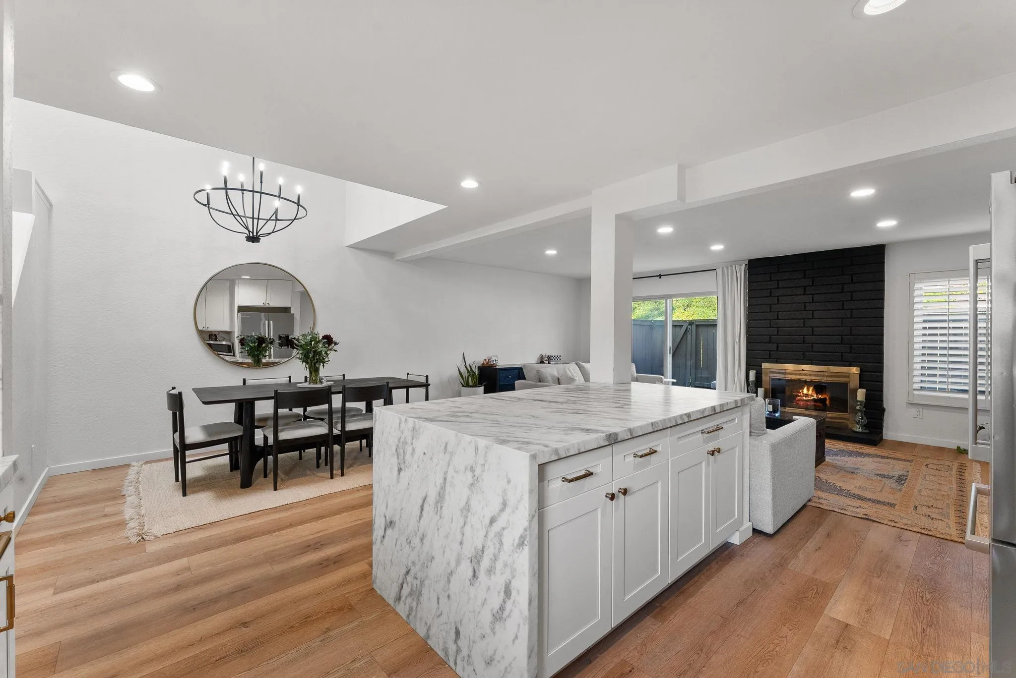 https://cdn.realtyfeed.com/cdn/127/250036894/b05f928d03335cfbfb64a46338406c87.webp
