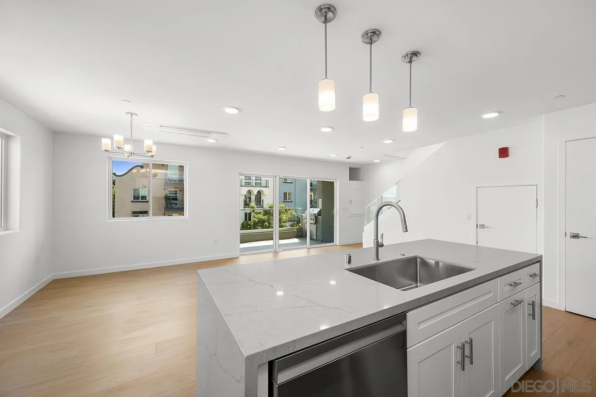 https://cdn.realtyfeed.com/cdn/127/250036895/45bd06e86d0c4d305e18570d4c584817.webp