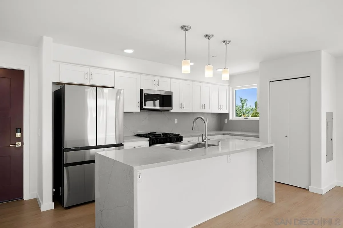 https://cdn.realtyfeed.com/cdn/127/250036895/b195d6365d7518fc38026d1f017a6d7c.webp