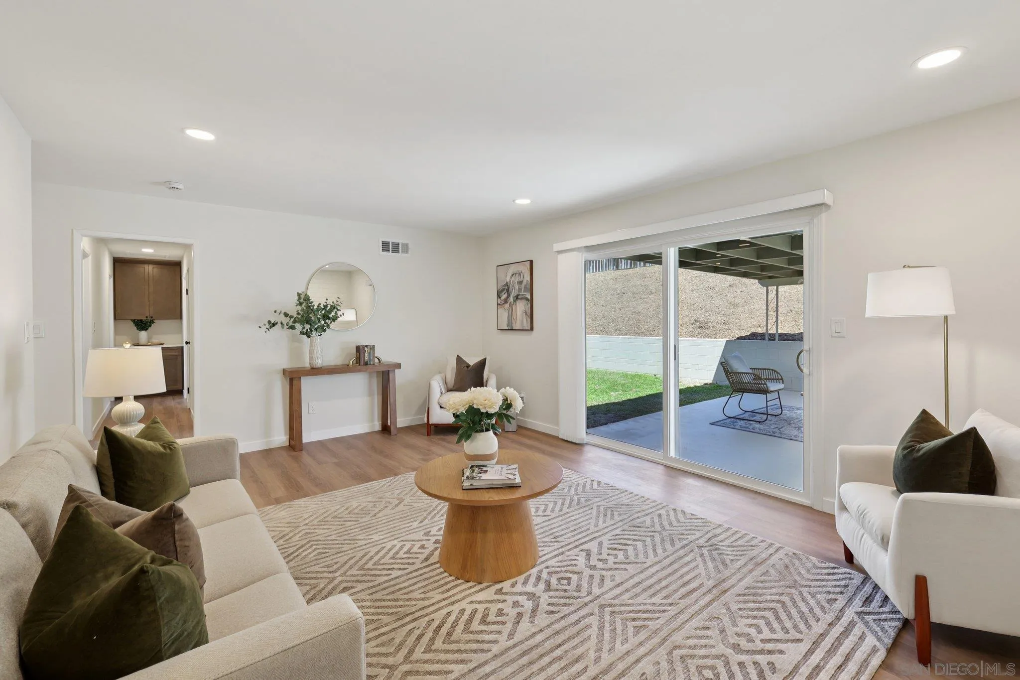 https://cdn.realtyfeed.com/cdn/127/250036896/04f24a997baad630e2f210f4fe732ce7.webp