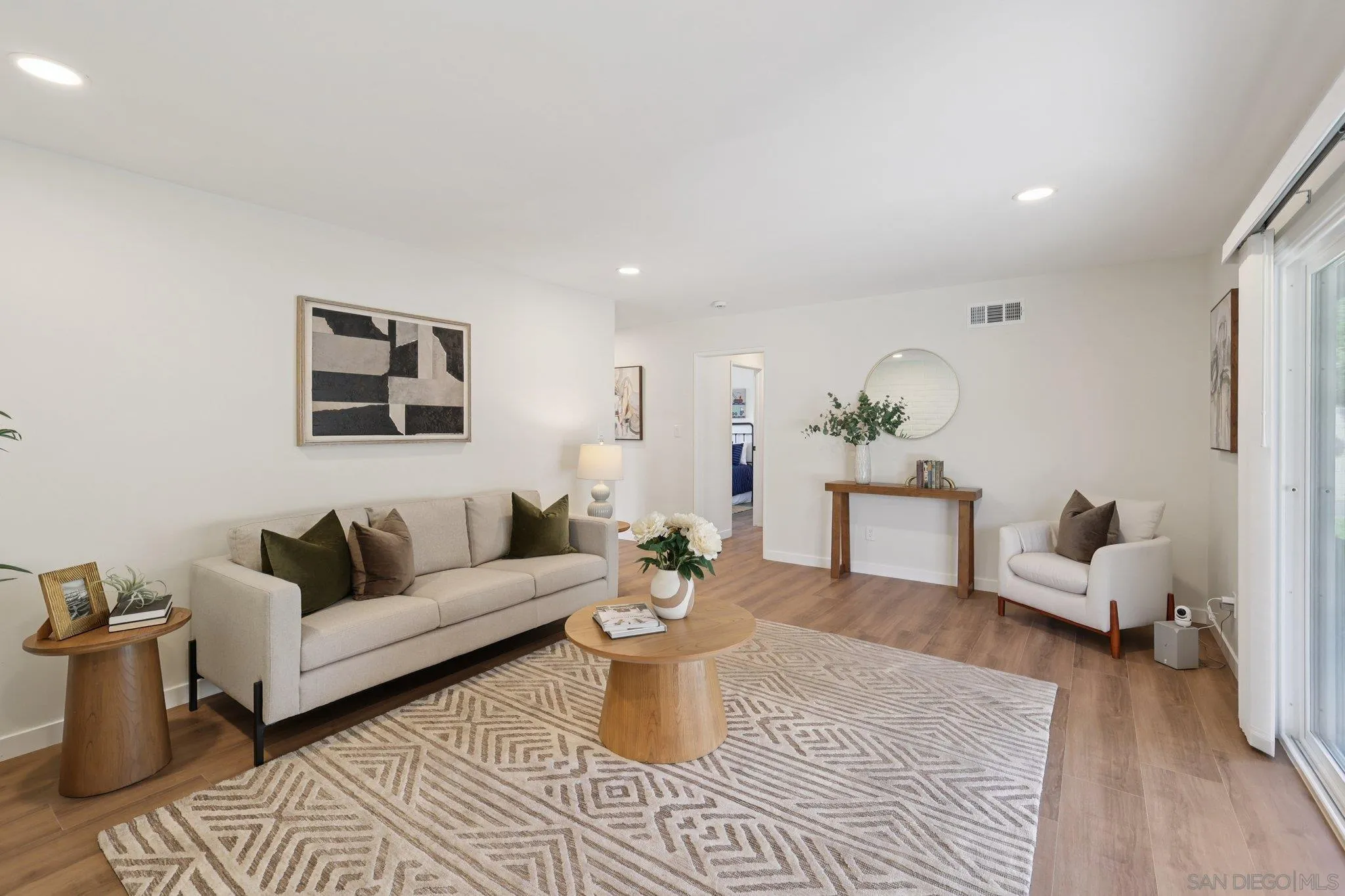 https://cdn.realtyfeed.com/cdn/127/250036896/0f9d623401c9d0123cea112758a9b60f.webp
