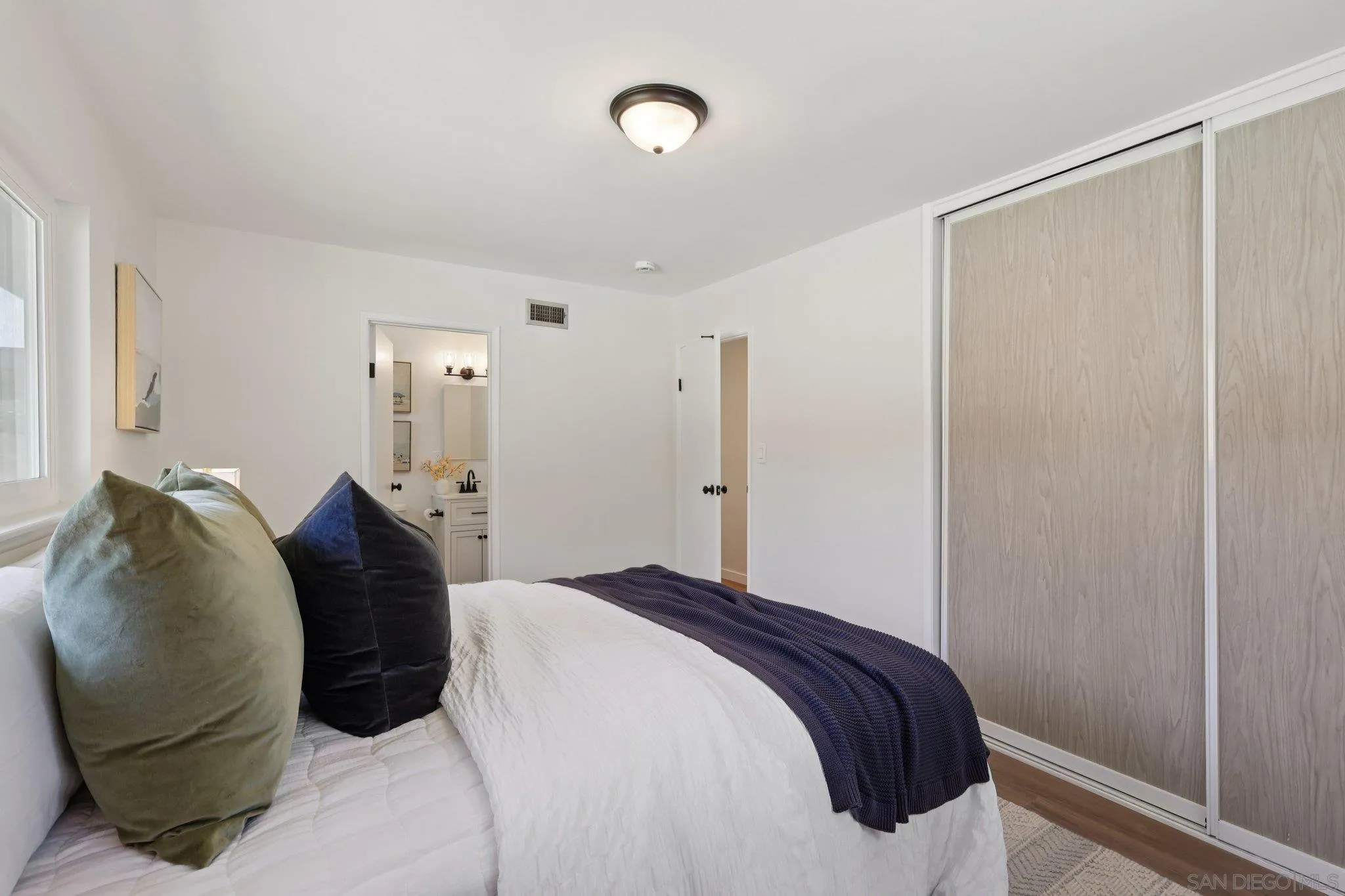 https://cdn.realtyfeed.com/cdn/127/250036896/144aea3393442cdccad1f08c4a65e80b.webp
