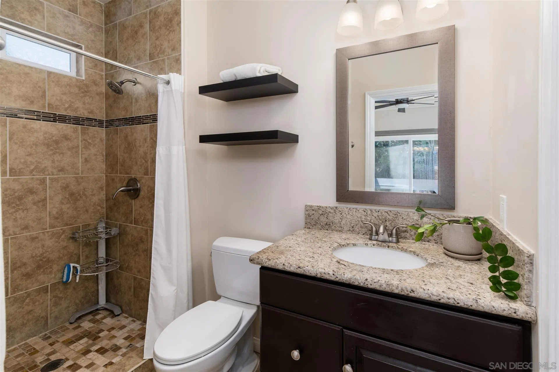 https://cdn.realtyfeed.com/cdn/127/250036898/17ed4d7601ec2ee7a6612dd7ca071620.webp