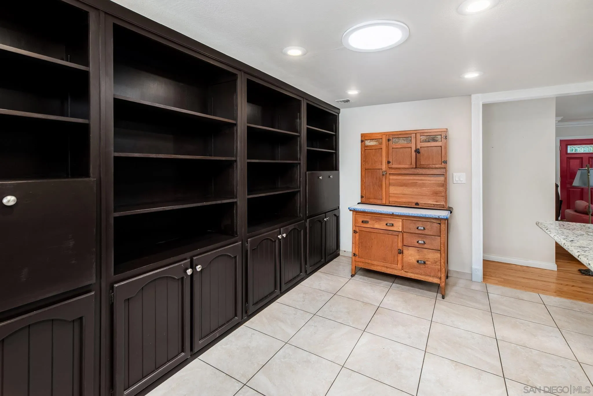 https://cdn.realtyfeed.com/cdn/127/250036898/93a04d5ad95ea87350ecb35088914865.webp
