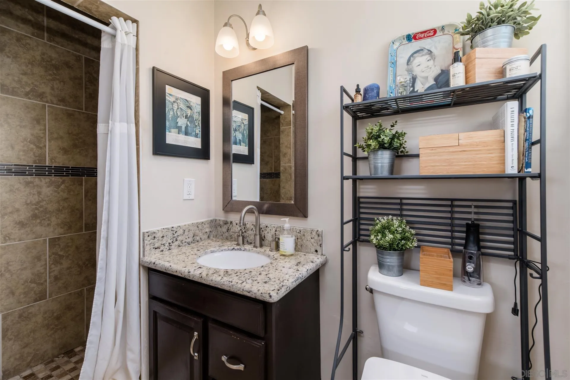 https://cdn.realtyfeed.com/cdn/127/250036898/b7a362259beb483d20c9d072d96fecf0.webp