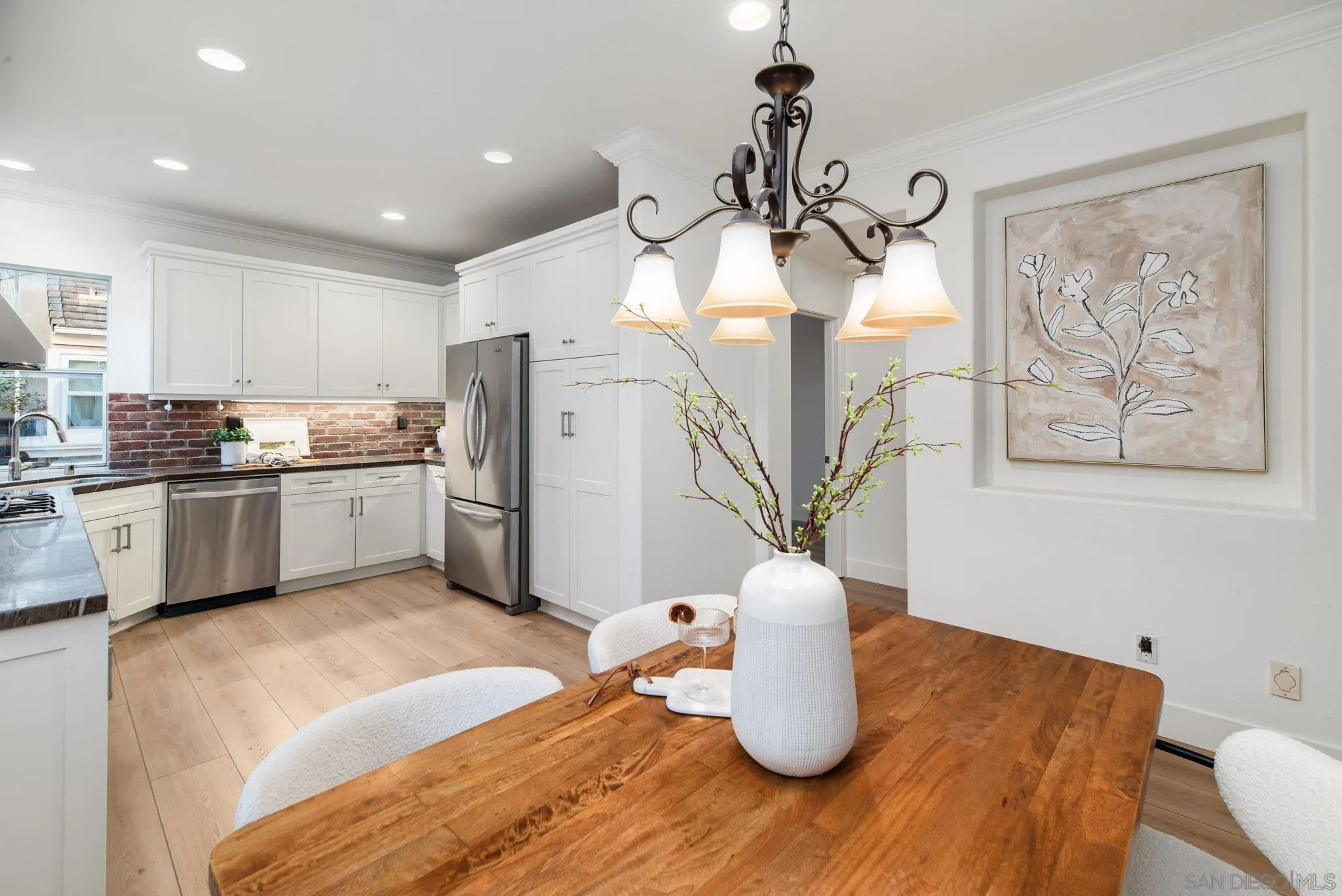 https://cdn.realtyfeed.com/cdn/127/250036899/aa52b04b2098435ccb4afe03cc774db5.webp