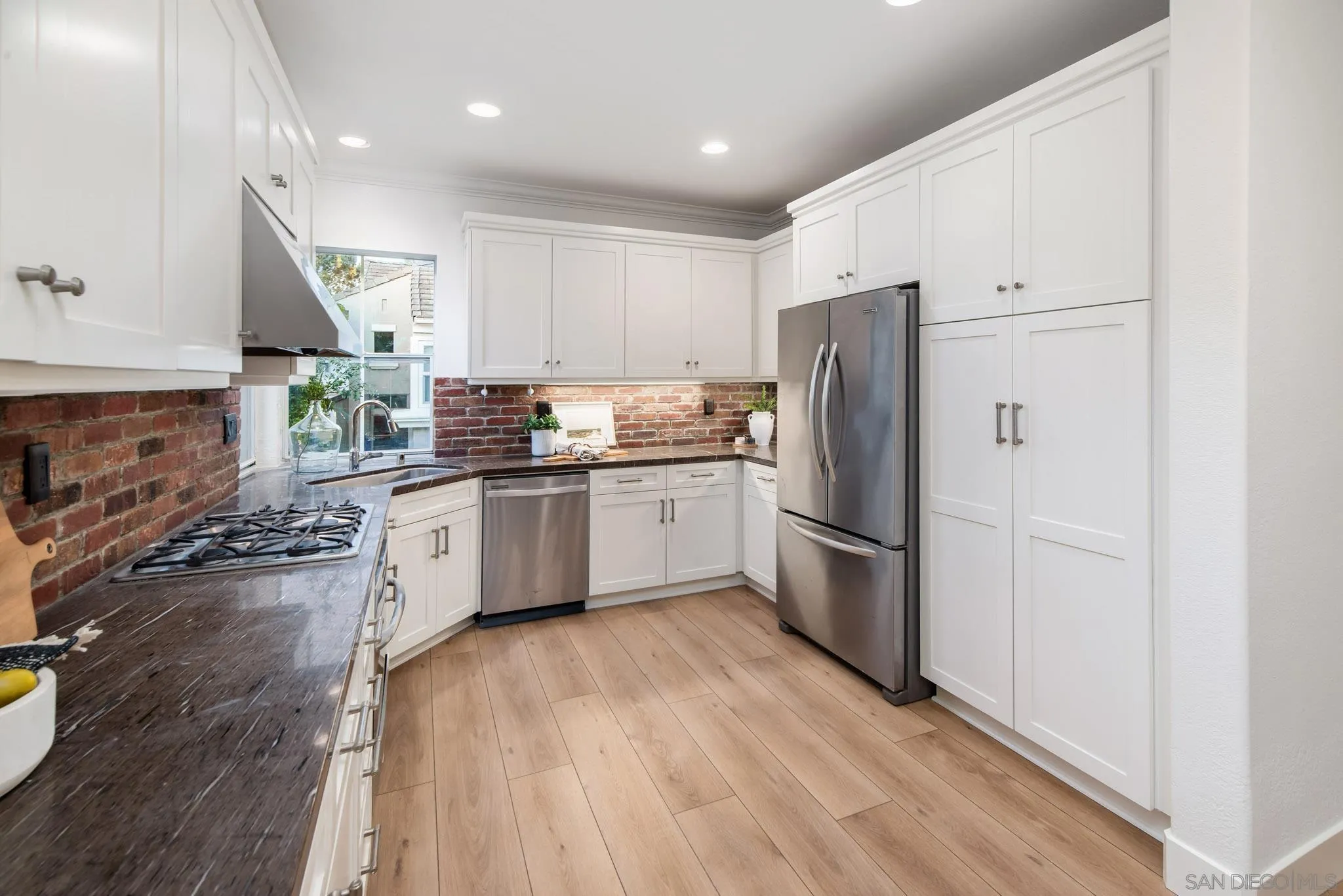 https://cdn.realtyfeed.com/cdn/127/250036899/e14dff541af913cb4af03b11fa9a6cb3.webp