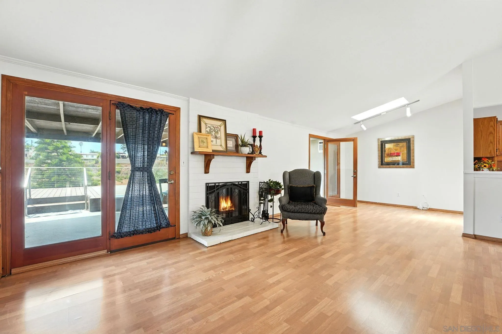 https://cdn.realtyfeed.com/cdn/127/250036900/fe74e8ef6aa1edf2a603327ea4aee435.webp