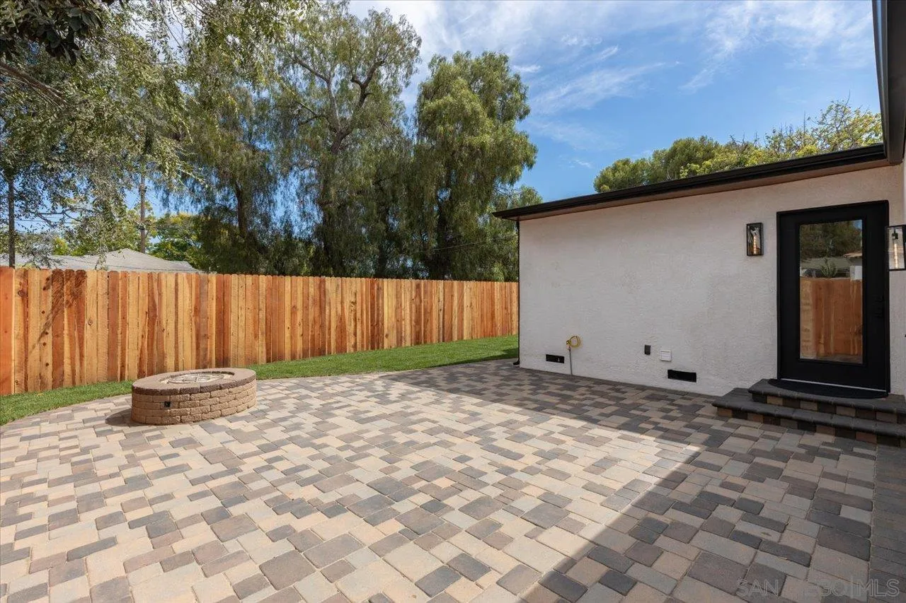 https://cdn.realtyfeed.com/cdn/127/250036901/5d5d3e3f08eb0874741426adba2c02e0.webp