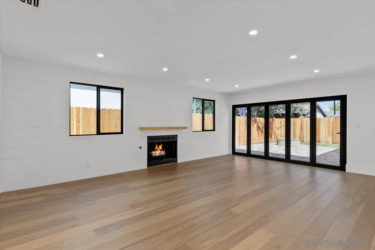 https://cdn.realtyfeed.com/cdn/127/250036901/64acde1b75aeaf9726509e0c79c1b8e9.webp