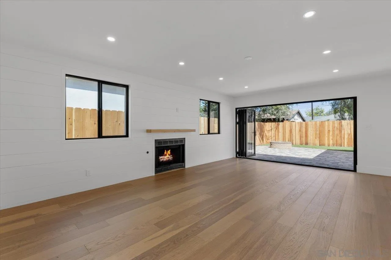 https://cdn.realtyfeed.com/cdn/127/250036901/b731db5ddde912576c532e7379098594.webp