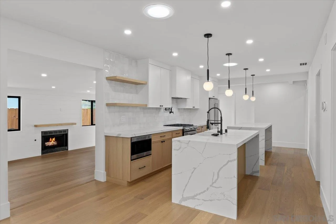 https://cdn.realtyfeed.com/cdn/127/250036901/efa0bbe4905bfe474b3c3adc06526f7e.webp