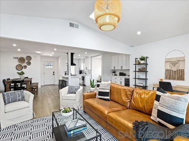 https://cdn.realtyfeed.com/cdn/127/250036902/3ee558ac38631afa55bbc3d65348f35e.webp