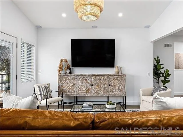 https://cdn.realtyfeed.com/cdn/127/250036902/80280a3e03c43d6a9390339f76b06d3f.webp