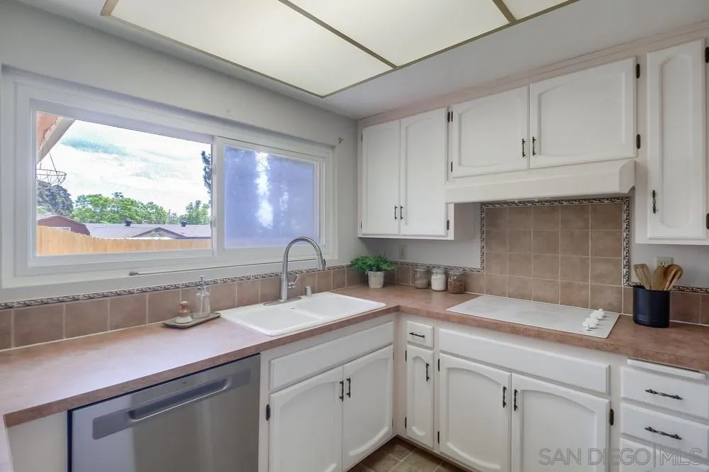 https://cdn.realtyfeed.com/cdn/127/250036904/2384b0e2cce37f8cce503ec194fdaf68.webp