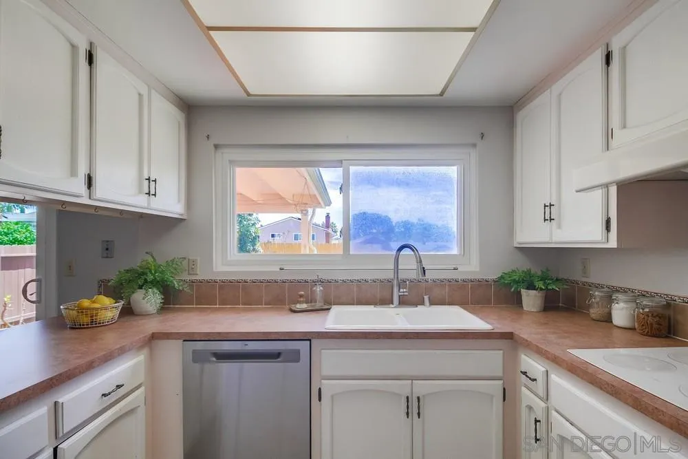 https://cdn.realtyfeed.com/cdn/127/250036904/e62356bceadf5333c953d0645a35990d.webp