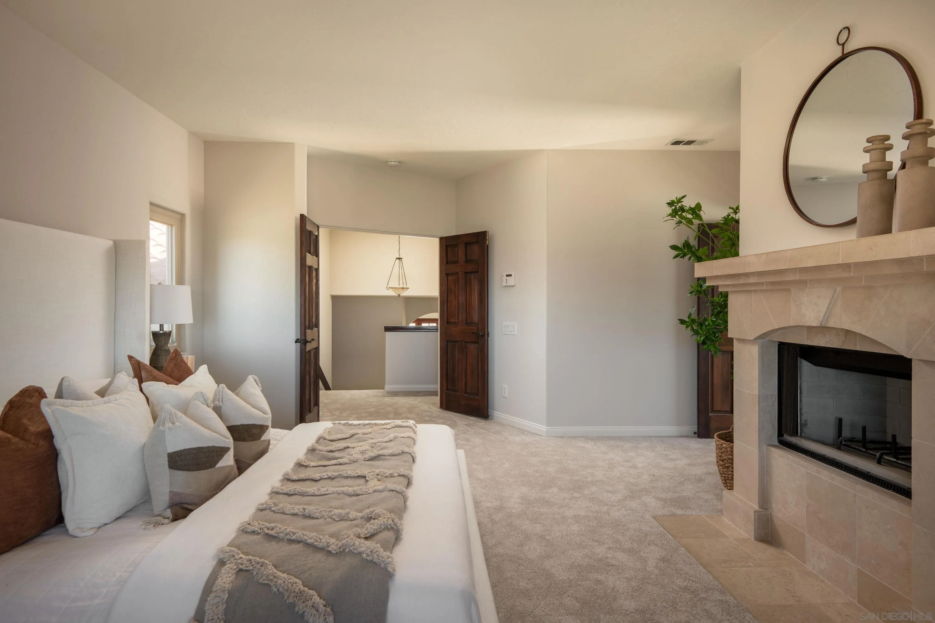 https://cdn.realtyfeed.com/cdn/127/250036905/e1b98b95de0bc69c686144262efe6059.webp