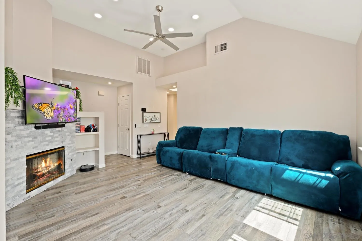 https://cdn.realtyfeed.com/cdn/127/250036906/b7f4e956e43d93e2dd3e415a8cfb326f.webp