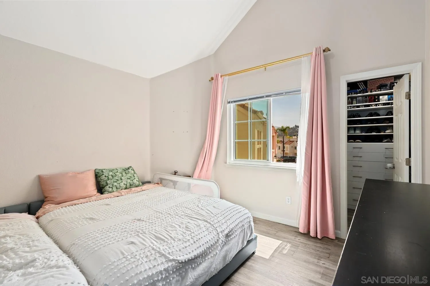 https://cdn.realtyfeed.com/cdn/127/250036906/cdb5c5a050d1ea3fe8766924570f3d7b.webp