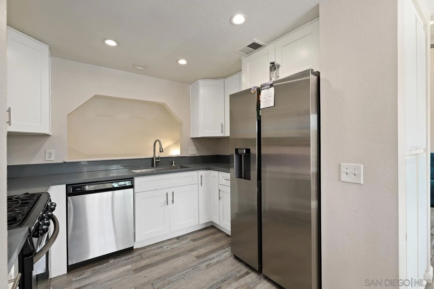https://cdn.realtyfeed.com/cdn/127/250036906/e659f22e51dc8d59a8004639f813e3ce.webp