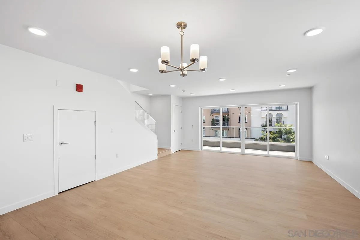 https://cdn.realtyfeed.com/cdn/127/250036911/1de98cfec23220f3f2882c74dc496044.webp