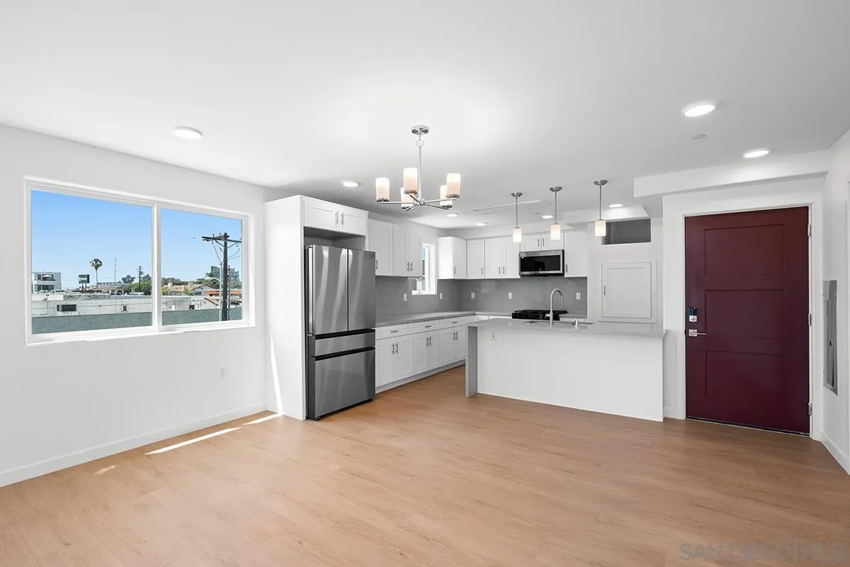 https://cdn.realtyfeed.com/cdn/127/250036911/bf5a708c7504c80cd2f7c509c1395a0d.webp