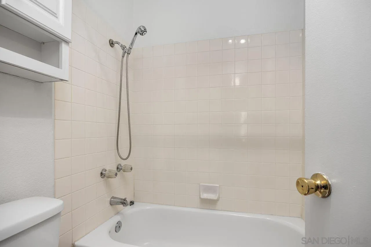 https://cdn.realtyfeed.com/cdn/127/250036915/47c638daf63163666cd16755a7f52777.webp