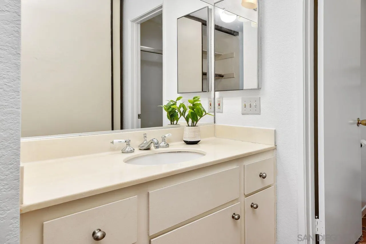 https://cdn.realtyfeed.com/cdn/127/250036915/6fd61bde0314e1cd90e4aa3a8a948a88.webp