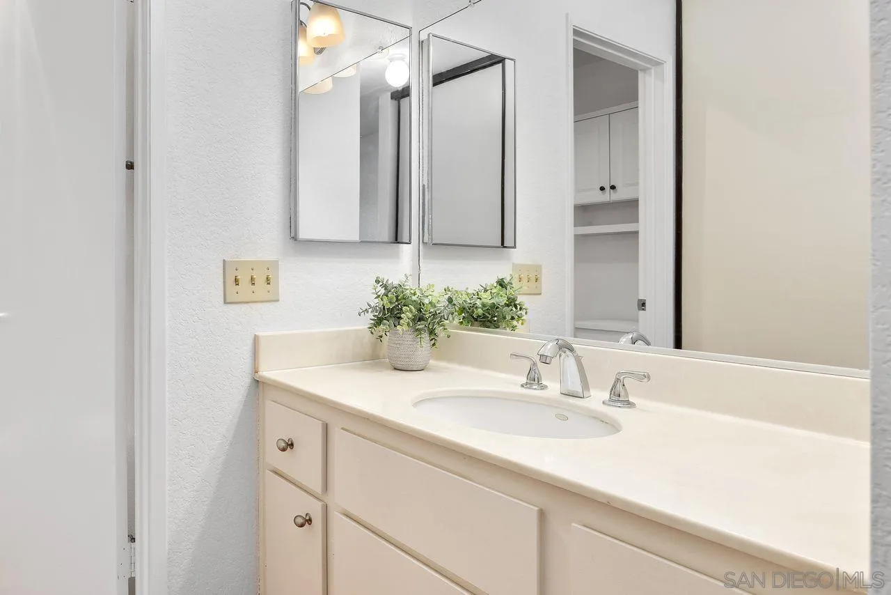 https://cdn.realtyfeed.com/cdn/127/250036915/89192ebd64debe7022690f274bad777d.webp