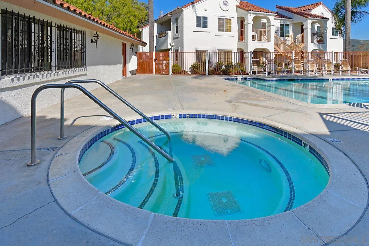 https://cdn.realtyfeed.com/cdn/127/250036915/f5f235b6b24bc46234f5976a97983536.webp