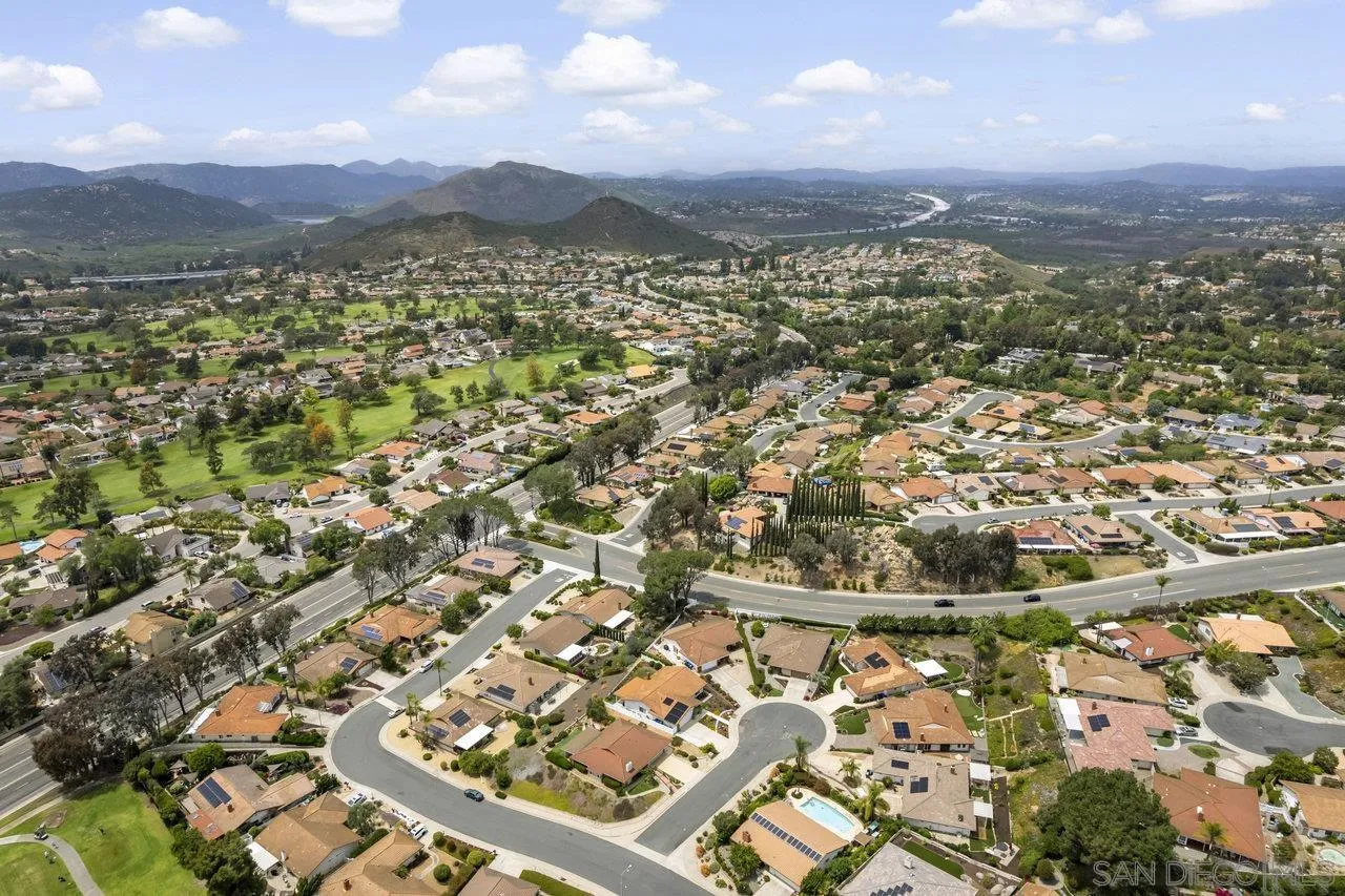 https://cdn.realtyfeed.com/cdn/127/250036917/c00f6553addafdceca4a9409f301f667.webp