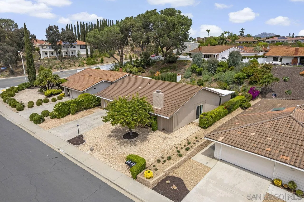 https://cdn.realtyfeed.com/cdn/127/250036917/d25daa37ba31ced3d54f33803238b846.webp
