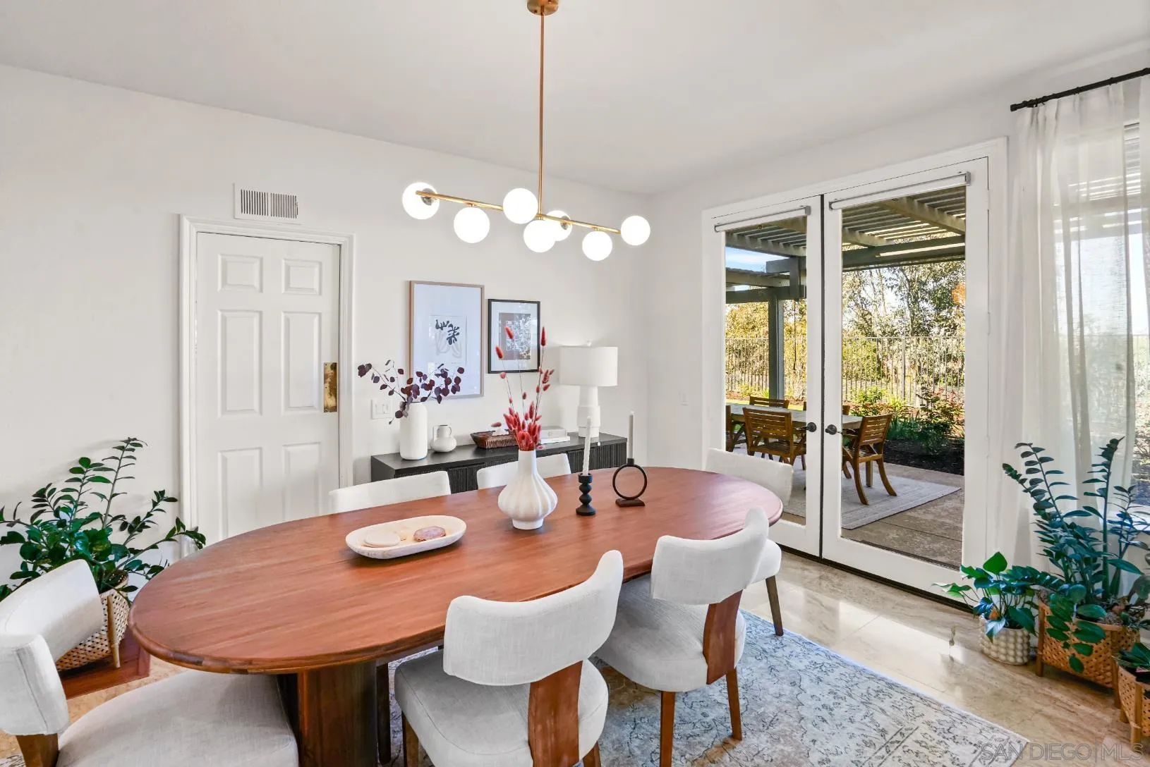 https://cdn.realtyfeed.com/cdn/127/250036921/214d103605854a703fd9aa626a51b520.webp