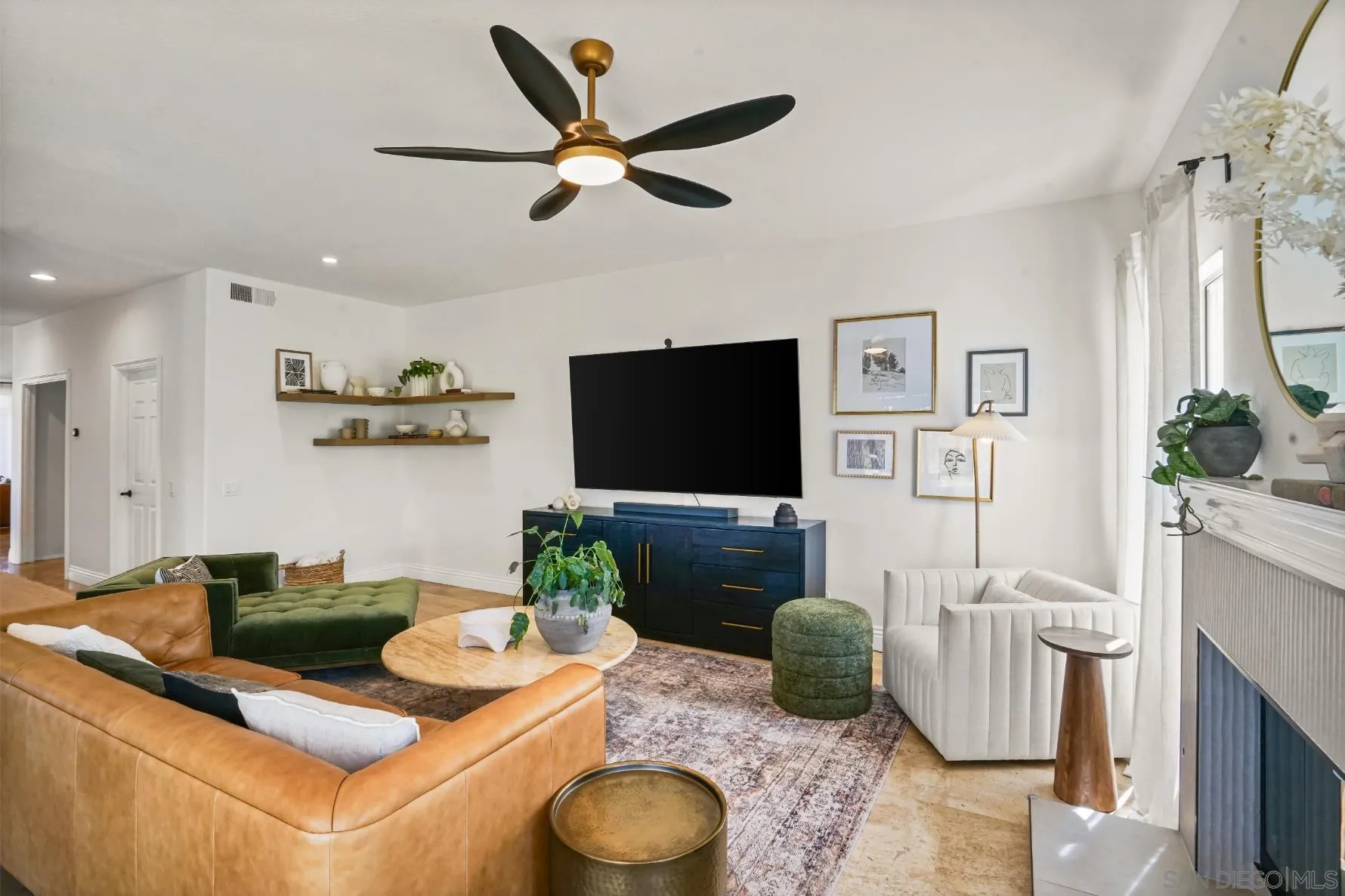 https://cdn.realtyfeed.com/cdn/127/250036921/756da05c4de34bbc8232f345f9a2a962.webp