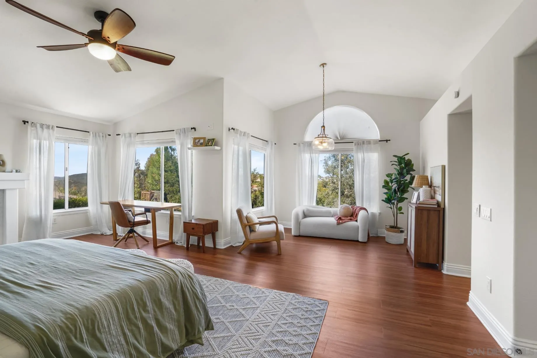 https://cdn.realtyfeed.com/cdn/127/250036921/7989a77fcb2ef7fbaf48df265bbd4503.webp