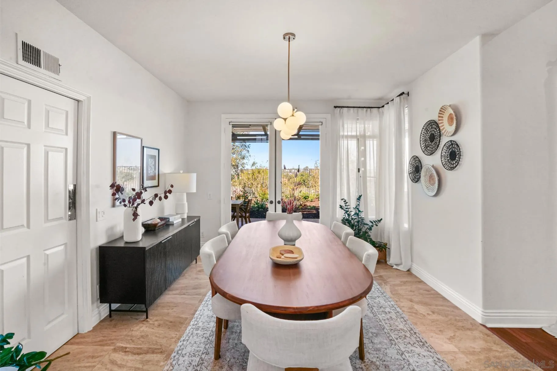 https://cdn.realtyfeed.com/cdn/127/250036921/930dad9c6582bed765555105e1a85a60.webp