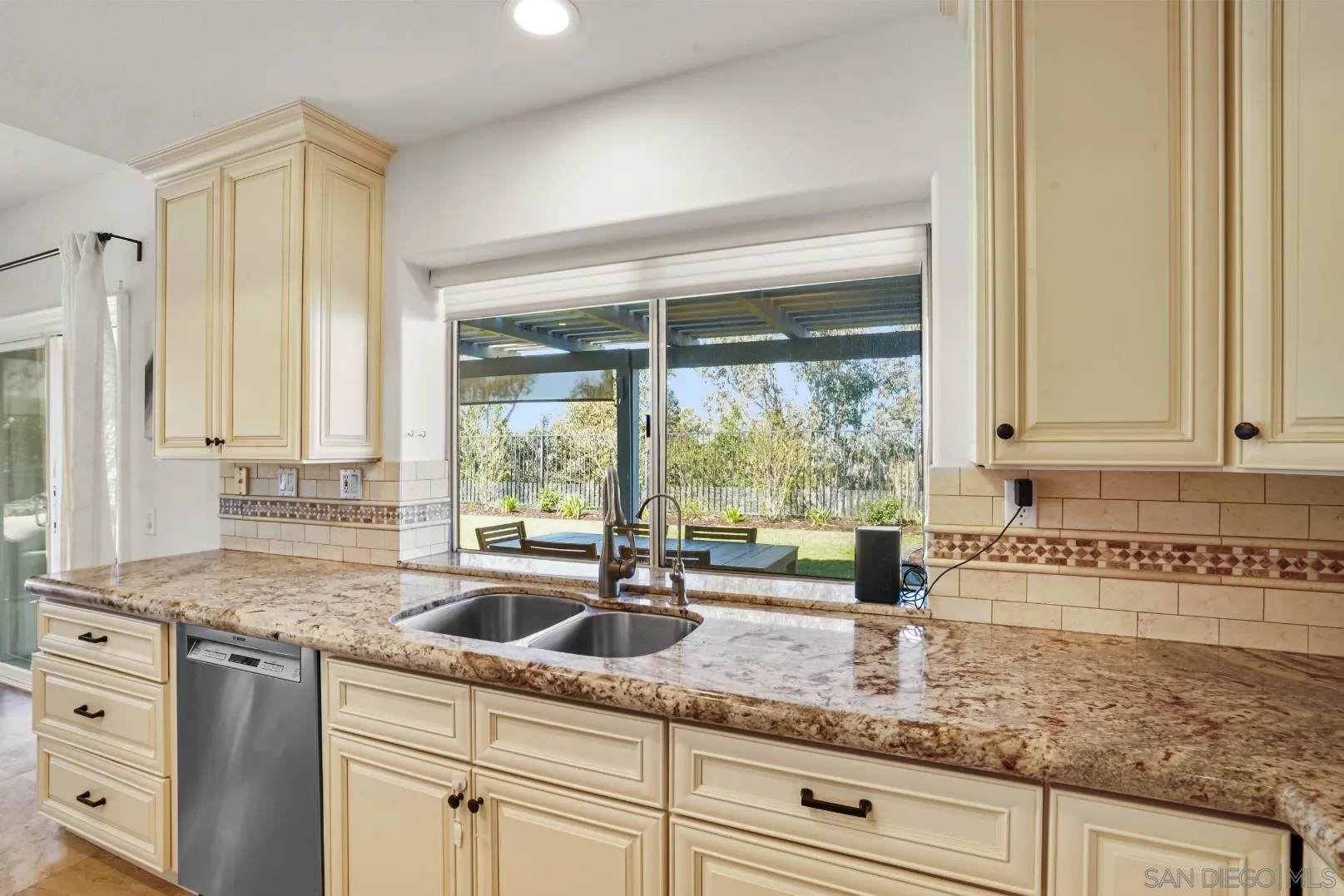 https://cdn.realtyfeed.com/cdn/127/250036921/ec40167c872ac4e4ab43115fe051db97.webp