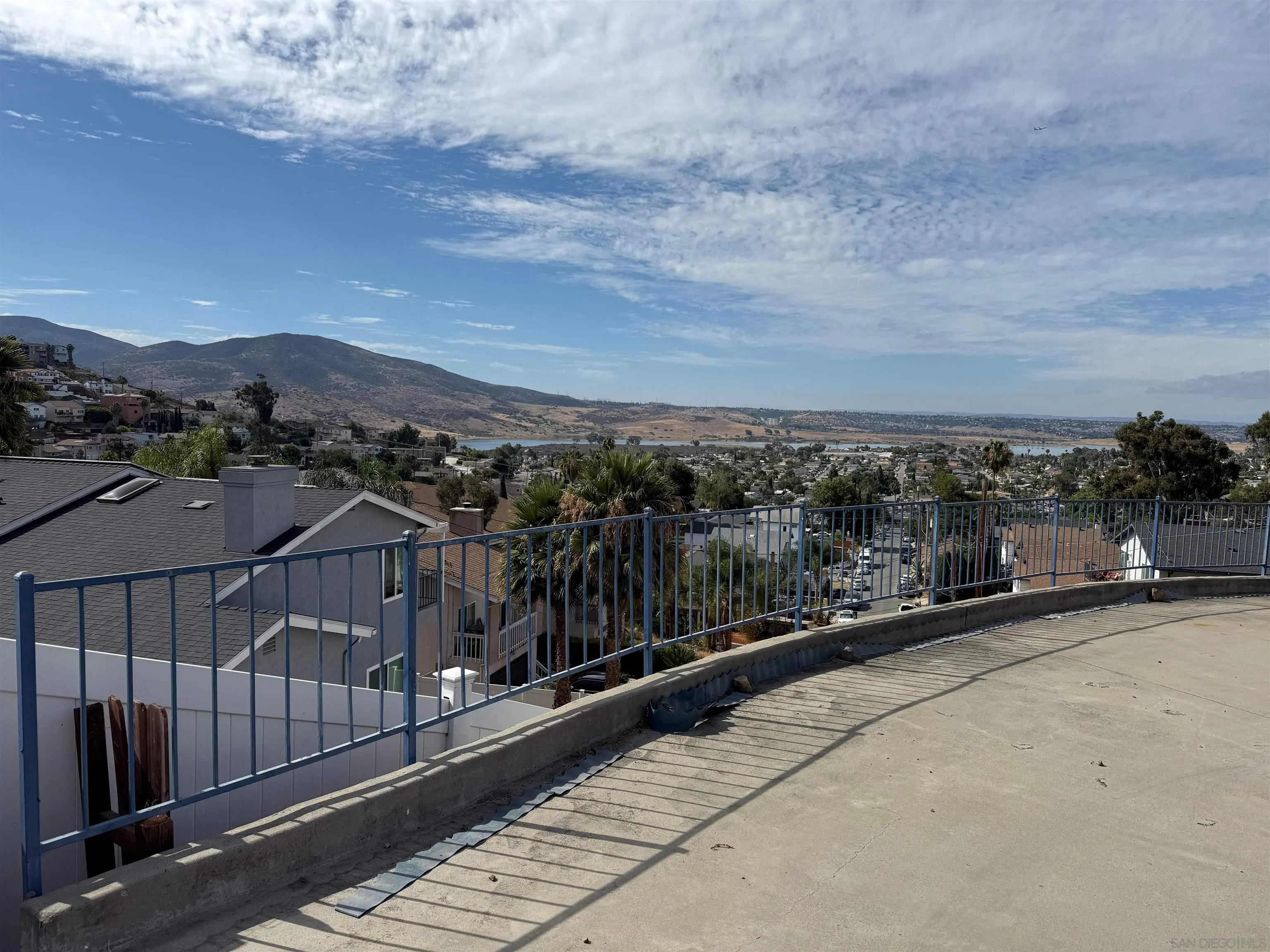 https://cdn.realtyfeed.com/cdn/127/250036923/0318feeb7ecce0d4426c6b505f9ae921.webp