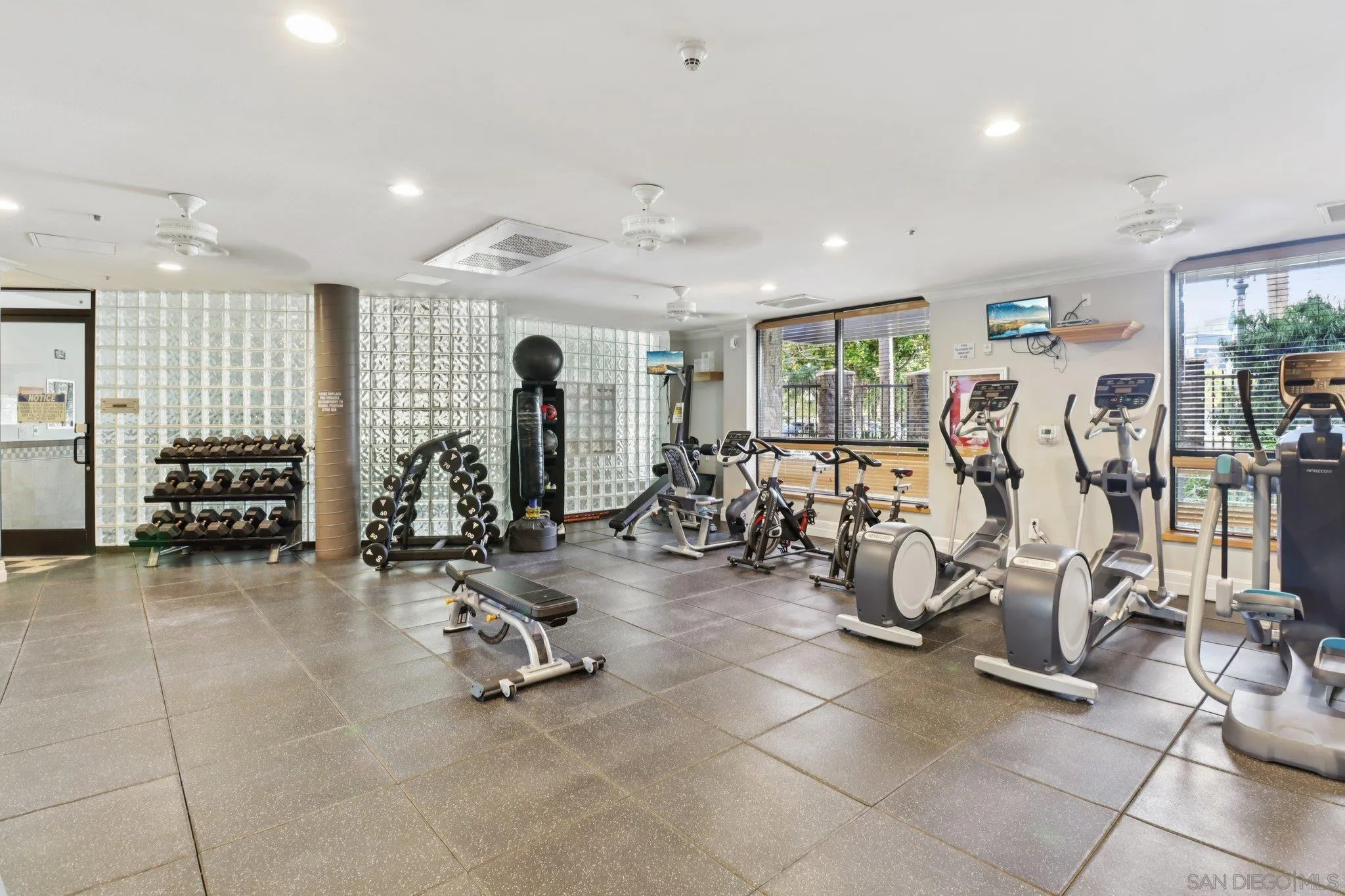 https://cdn.realtyfeed.com/cdn/127/250036924/126785fa6f639c587c542d142b7de6a1.webp