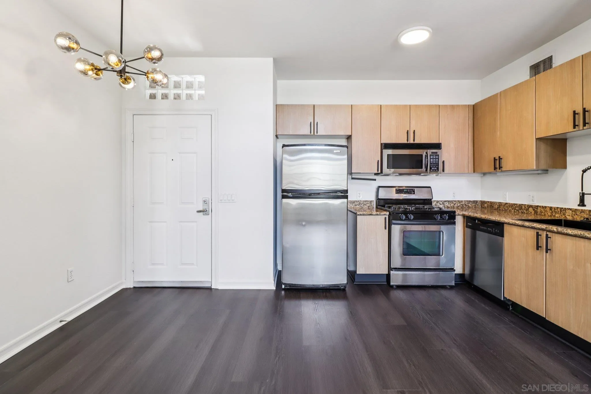 https://cdn.realtyfeed.com/cdn/127/250036924/1955e045995daa98df6af90dd7c80cf5.webp