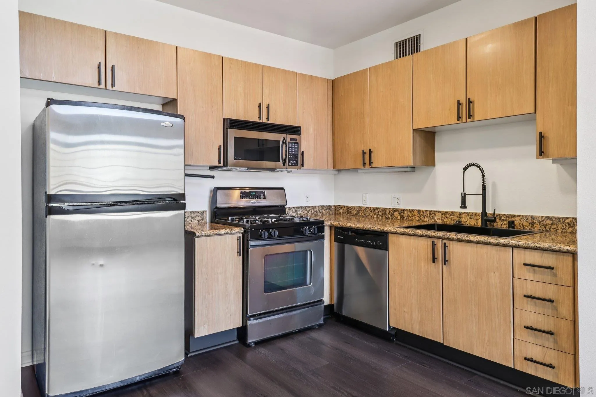 https://cdn.realtyfeed.com/cdn/127/250036924/5464370cd3d07aeea8ab55222abfa463.webp