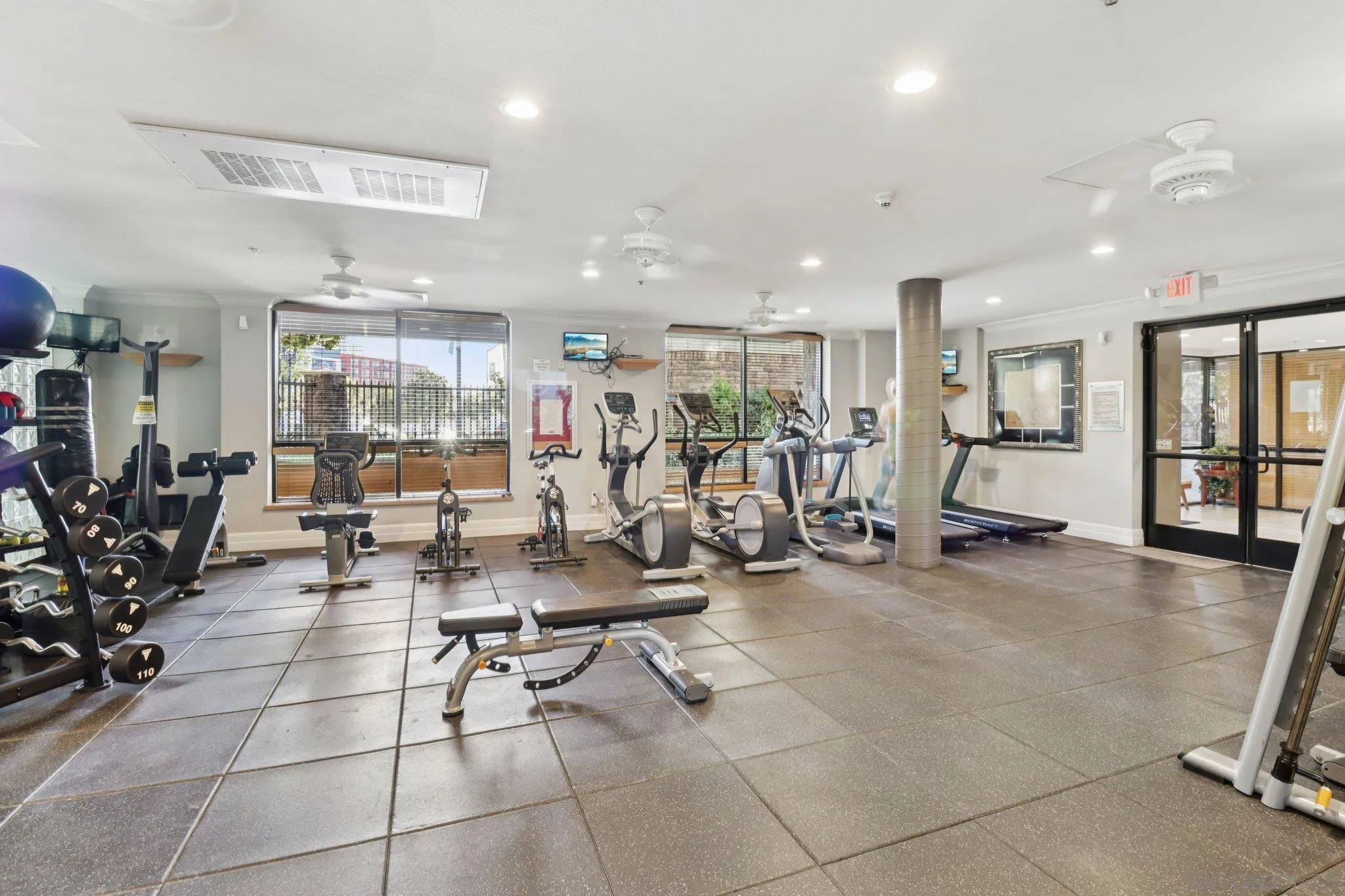 https://cdn.realtyfeed.com/cdn/127/250036924/8b27b39294f15fa953d08fc76f38fde9.webp
